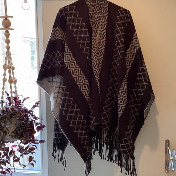 Accessories - Norwegian geo cape